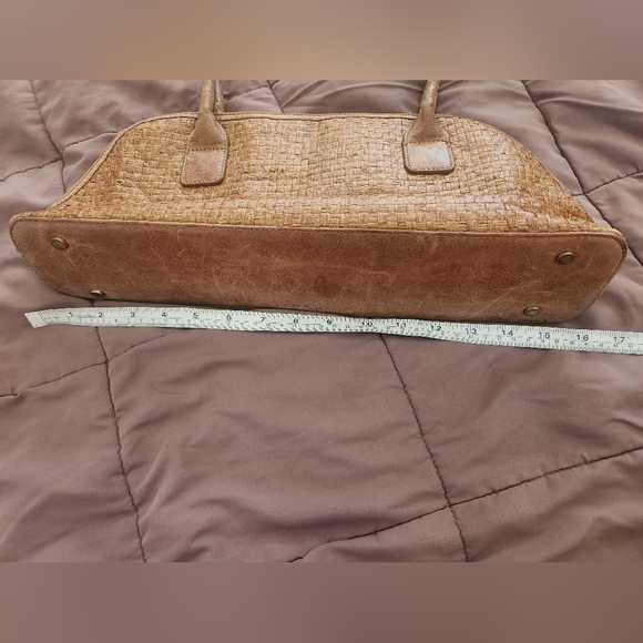 Tori Richard Tan Woven Shoulder Bag - Picture 14 of 16